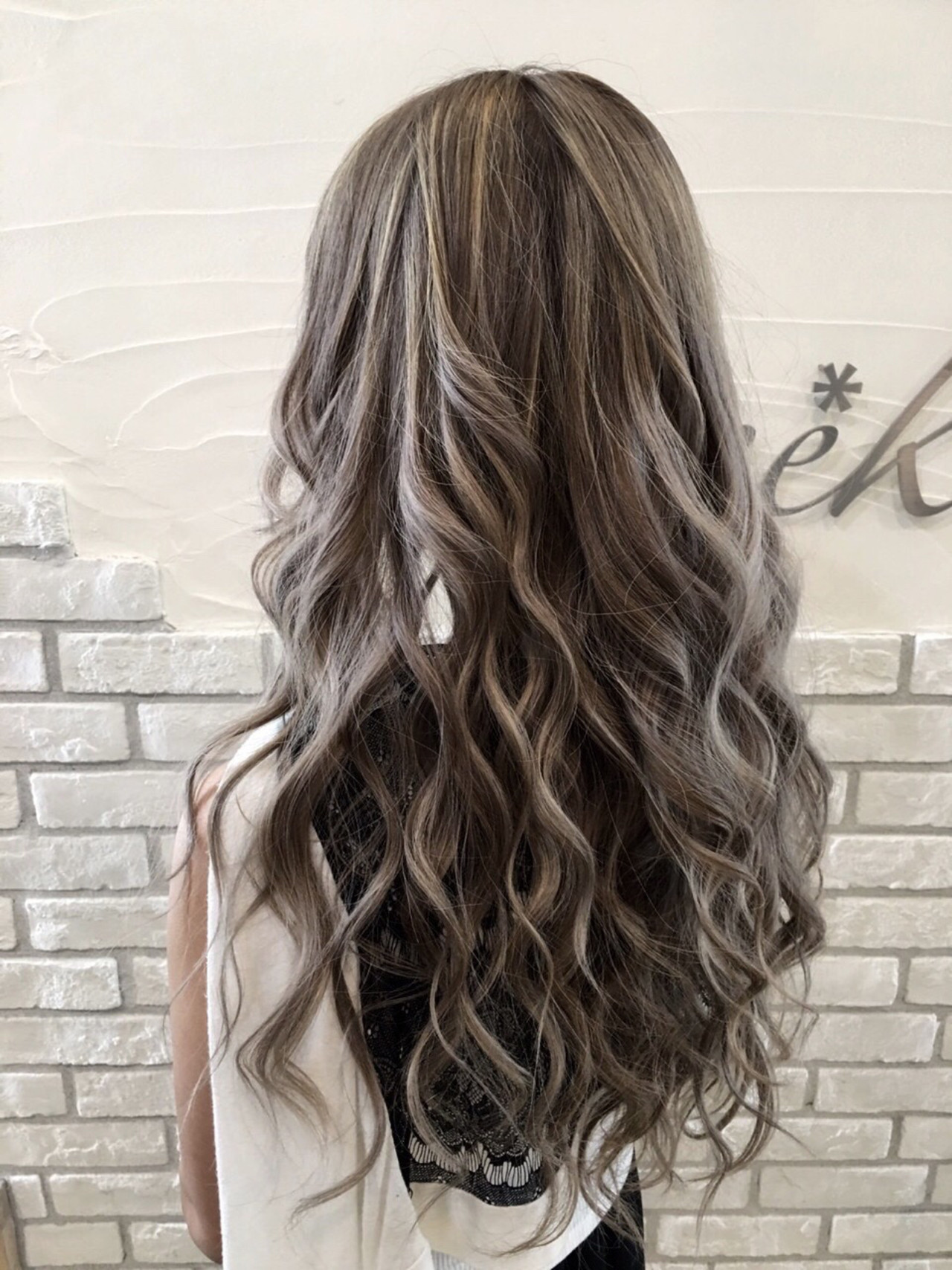 インナーカラー ロング ピンク グレージュ Hair Grande Seeek 中井 インナーカラー ロング ピンク グレージュ Hair Grande Seeek 中井