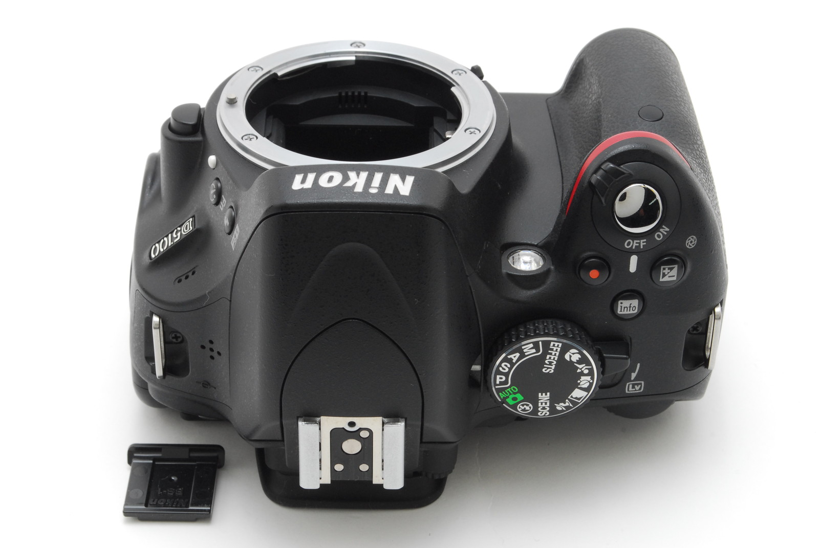 S/C6551] Nikon D5100 16.2MP DSLR Camera w/ 18-55mm ＆ 55-200mm