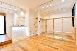 旗竿地に建設!高利回りのデザイナーズRC造長屋 新築完成見学会|めぐる組