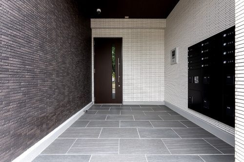 明大前駅から歩いてすぐの好立地に竣工。災害レスで長期入居を実現！強靭なWPC工法で建てられたRC造3階建て賃貸マンション 完成現場見学会｜ヒノキヤグループ0