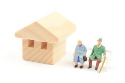 その入居者、何年前から住んでいますか？知らぬ間に始まる高齢入居者への対応