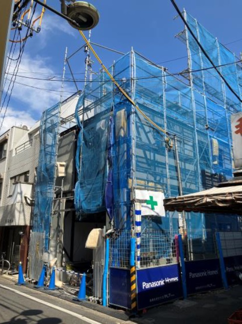 代田橋駅から徒歩1分！15cm単位の敷地対応力を生かした設計・技術力の高さは現地に行ってこそわかるポイント。2階建てと3階建ての2棟が見られる重量鉄骨造の構造見学会｜パナソニック ホームズ0