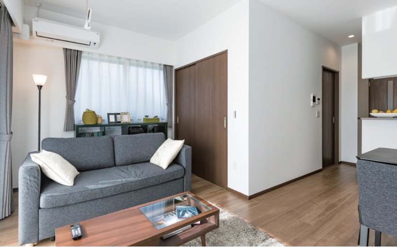 解放性と独立性を両立！対面キッチン型LDKと間仕切りで仕切られた6帖の洋室は必見。PC造・1LDKタイプのモデルルームを特別公開中｜大成建設ハウジング0