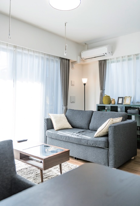 解放性と独立性を両立！対面キッチン型LDKと間仕切りで仕切られた6帖の洋室は必見。PC造・1LDKタイプのモデルルームを特別公開中｜大成建設ハウジング0