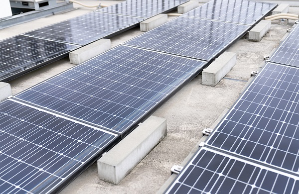 雨漏りのリスクから建物を守る！太陽光パネルの設置をご検討なら確かな防水工事とセットで！｜リノ・ハピア2