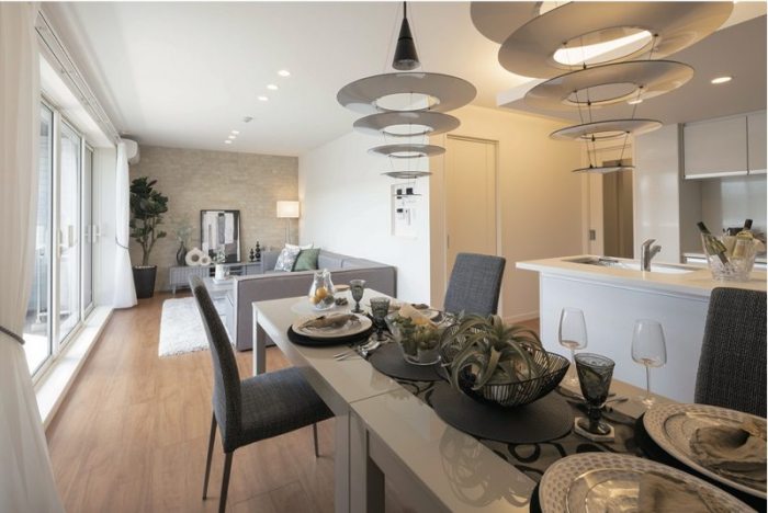 【箕面萱野駅近くの好立地に竣工】高遮音床システムの効果は体感必須！石貼りと木調縦格子スクリーンをアクセントにした重厚感ある外観が目をひく重量鉄骨造3階建て高級賃貸マンション 完成実例見学会｜積水ハウス0