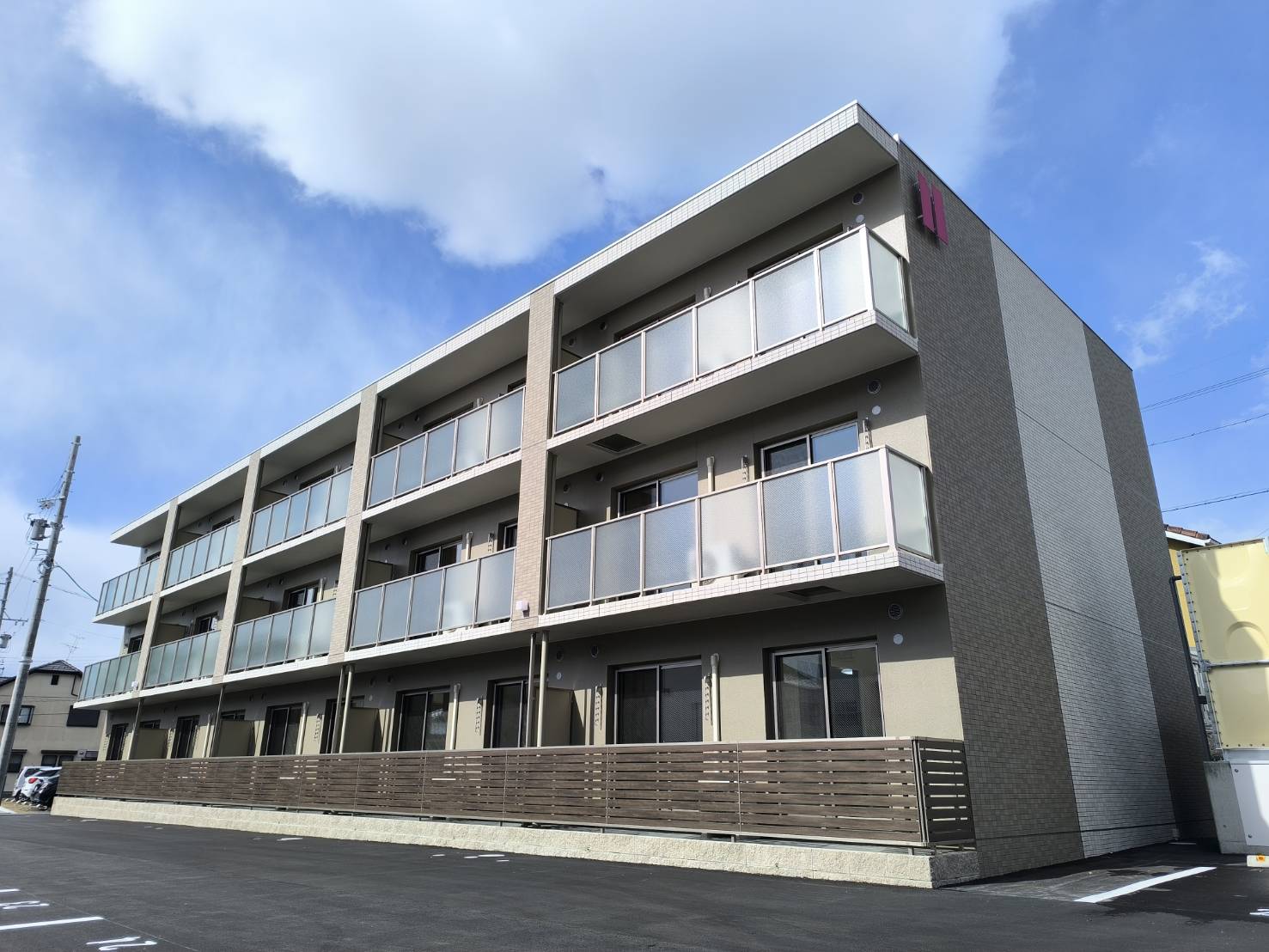 ⑱【一宮市立起小学校近く】駐車場台数もしっかり確保。土地から購入して建築した全戸2LDK・ファミリータイプの賃貸マンション 実例見学会|ハートフルマンション