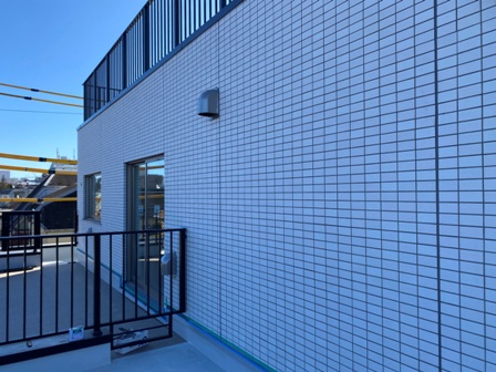 【阿佐ヶ谷駅から徒歩6分】土地の形状に合わせて容積率を最大限消化した工夫は必見!2タイプの1LDKが見られる3階建て店舗兼自宅併用賃貸マンション 完成見学会|朝日建設0