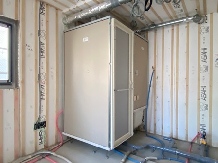 【相模原駅近くで建築中】共用部を無駄なくまとめて敷地を最大限に活用！効率良く１フロアに4戸を配置して全戸角部屋にした賃貸マンション 構造見学会｜朝日建設0