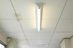 蛍光灯はいつまで使える?「2027年問題」と賃貸オーナーが今やっておくべきLED対策