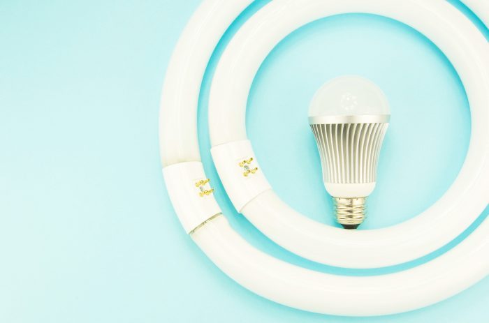 蛍光灯はいつまで使える？「2027年問題」と賃貸オーナーが今やっておくべきLED対策2