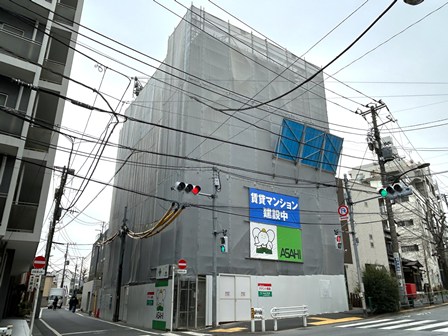 【中目黒・駒沢通り沿いの角地で建築中】1フロアに57㎡・66㎡の2タイプの2LDKを配置した店舗兼自宅併用賃貸マンション 構造見学会|朝日建設0