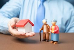 高齢入居者を迎える時代に。賃貸オーナーが知っておきたい「居住支援法人」の 役割とは?