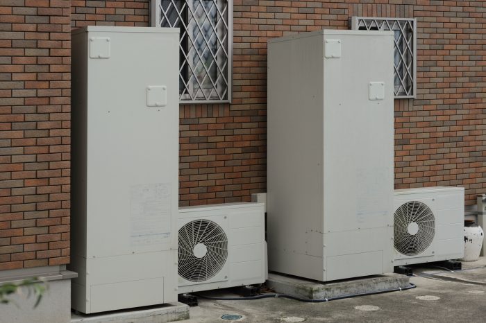 アパート・賃貸マンションの給湯器はいつ替える？電気温水器の寿命と&ldquo;一棟更新&rdquo;で考える設備投資1