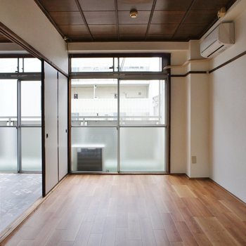 昭和香る、雪化粧。の内観