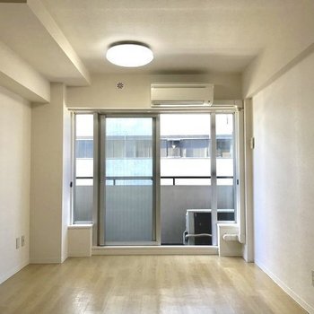 神田リバーサイドの内観