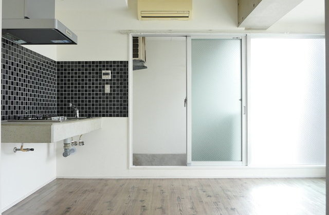 ピリリと、山椒を利かすように。の内観