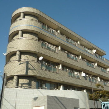 ワイアール六角橋ハイツ