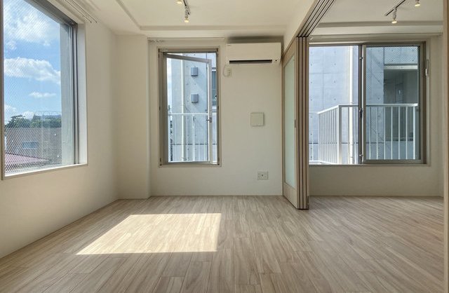 世田谷線、コンクリート打ちっ放しの賃貸 | 東京、神奈川、千葉