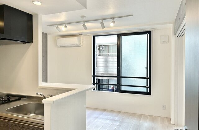obje 隔離サレタ、コノ部屋カラ　ペルソナ（CT） obje 隔離サレタ、コノ部屋カラ ペルソナ（CT） Convenience
