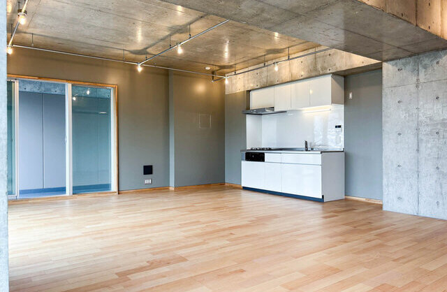 京浜急行線、コンクリート打ちっ放しの賃貸 | 東京、神奈川、千葉