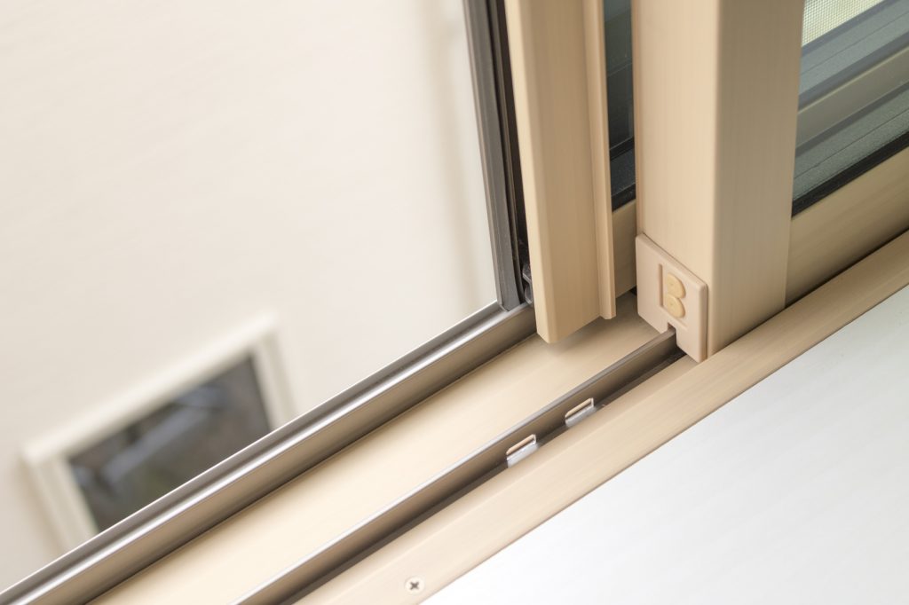 網戸の値段と張り替え方法 Diyと業者に依頼する場合を比較解説 完全版 Zehitomo Journal