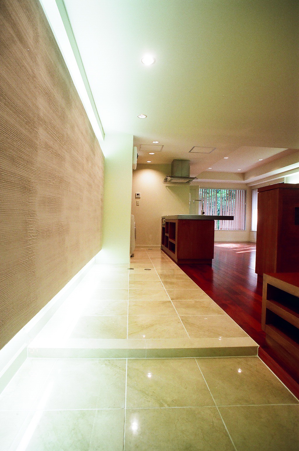 暗い 廊下 を常に明るくするには 写真 専門家プロファイル