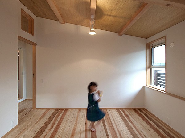 手作り家具のような家 ハモニカ 10 写真 専門家プロファイル