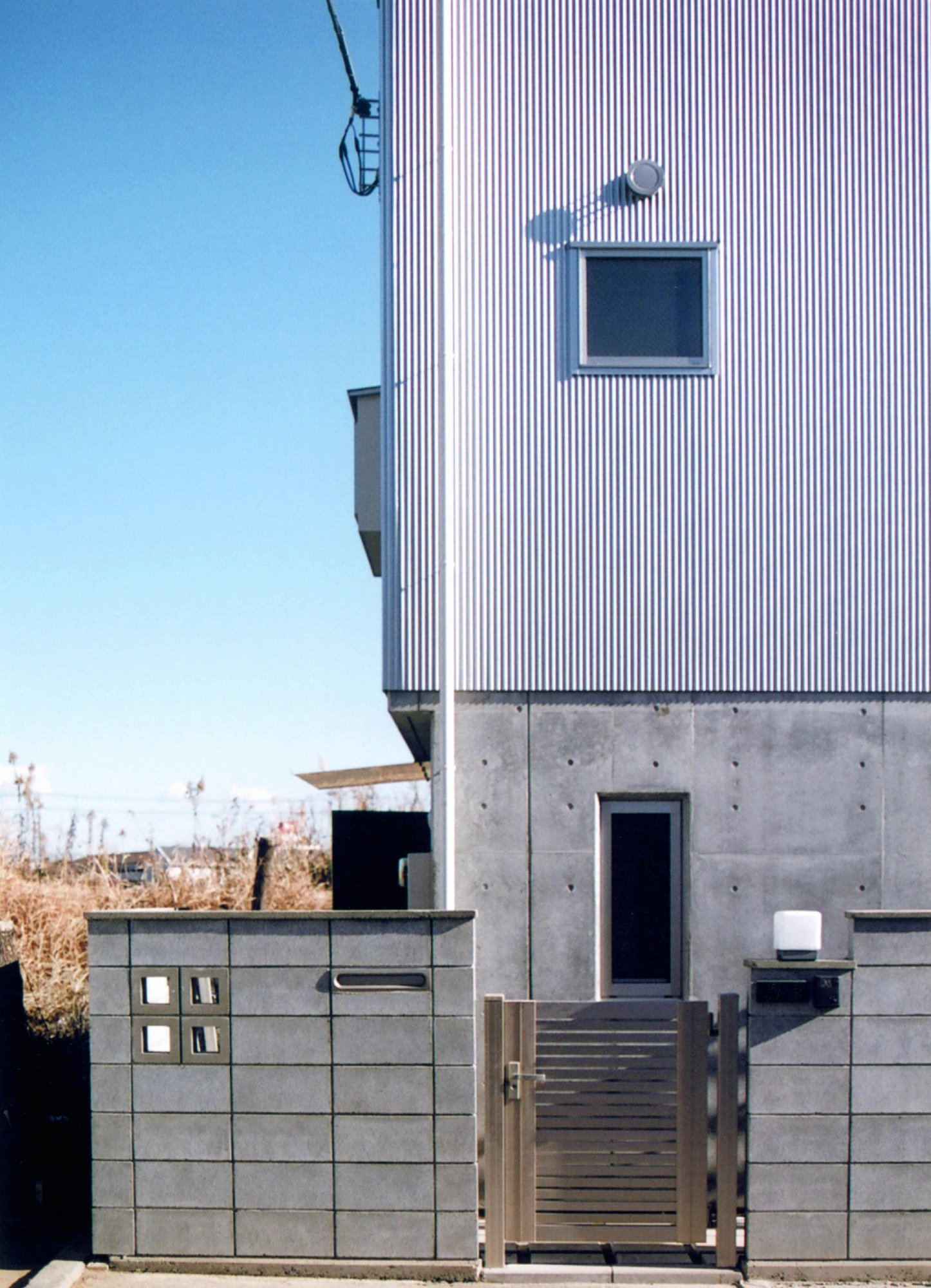 湘南の家 混構造3階建 ローコストを追求した 1000万円台の家 - 写真 