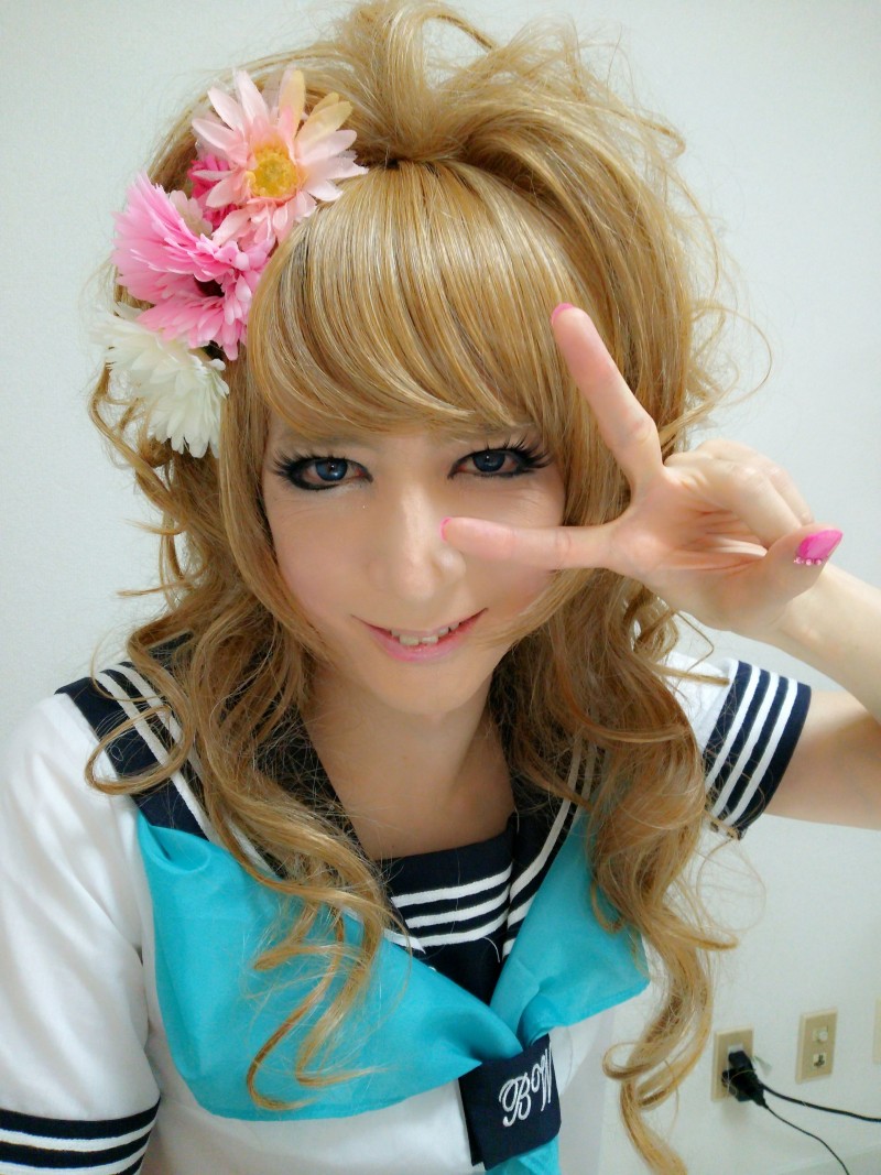 女装　メイク　変身 東京の変身女装サロンハイクオリティ新宿 ギャル女装写真 - 写真 - 専門家プロファイル