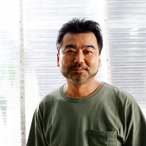 納谷 学