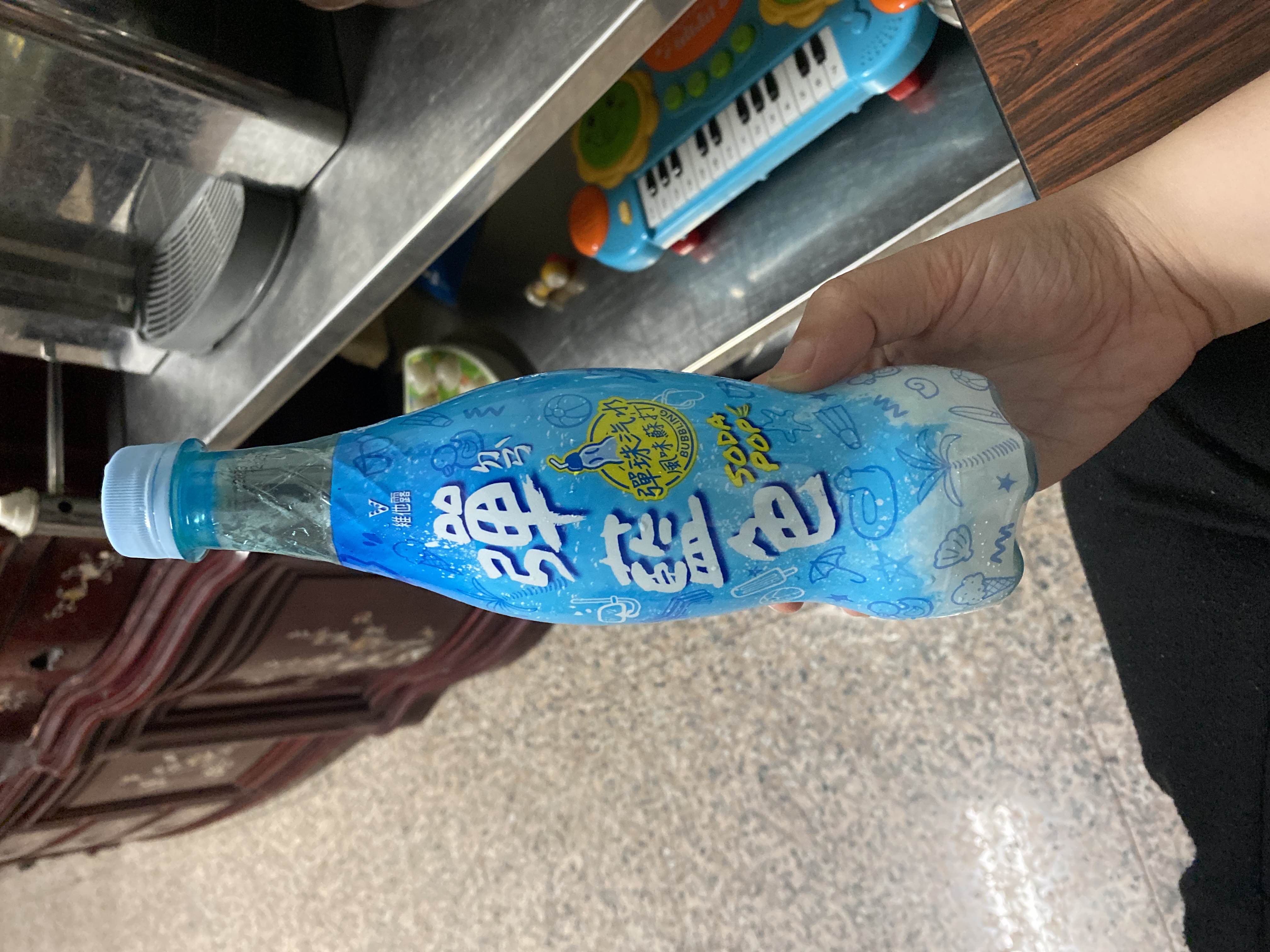 彈藍色蘇打