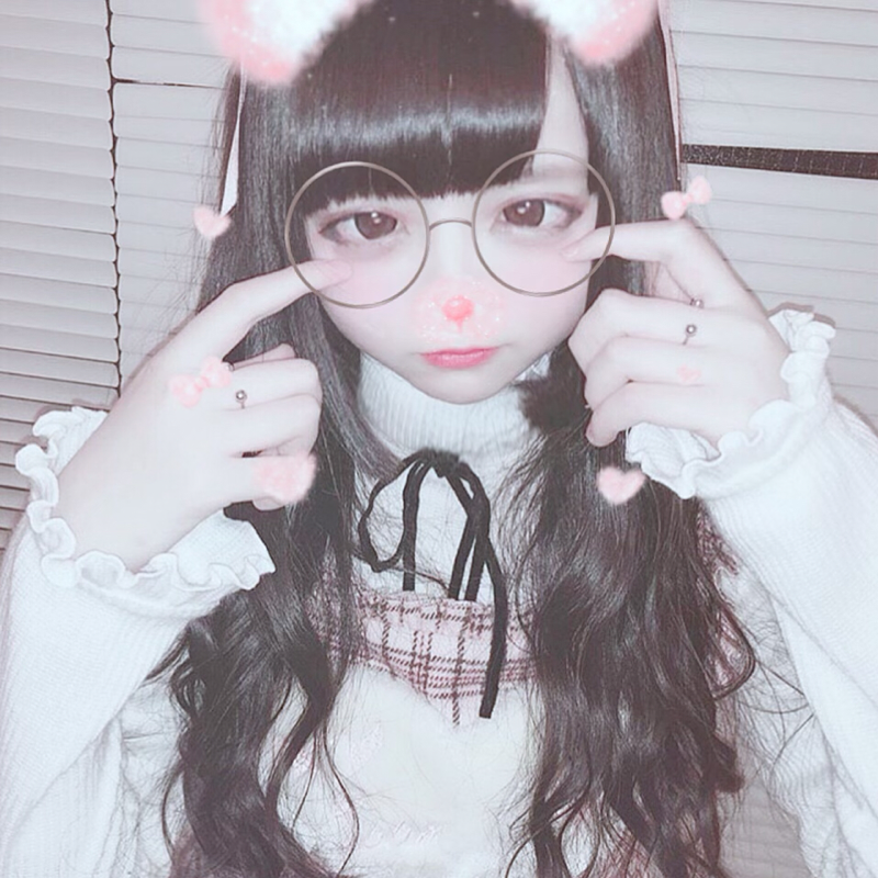 拾い画です この女の子についているスタンプのアプリを教えてください Ricotta