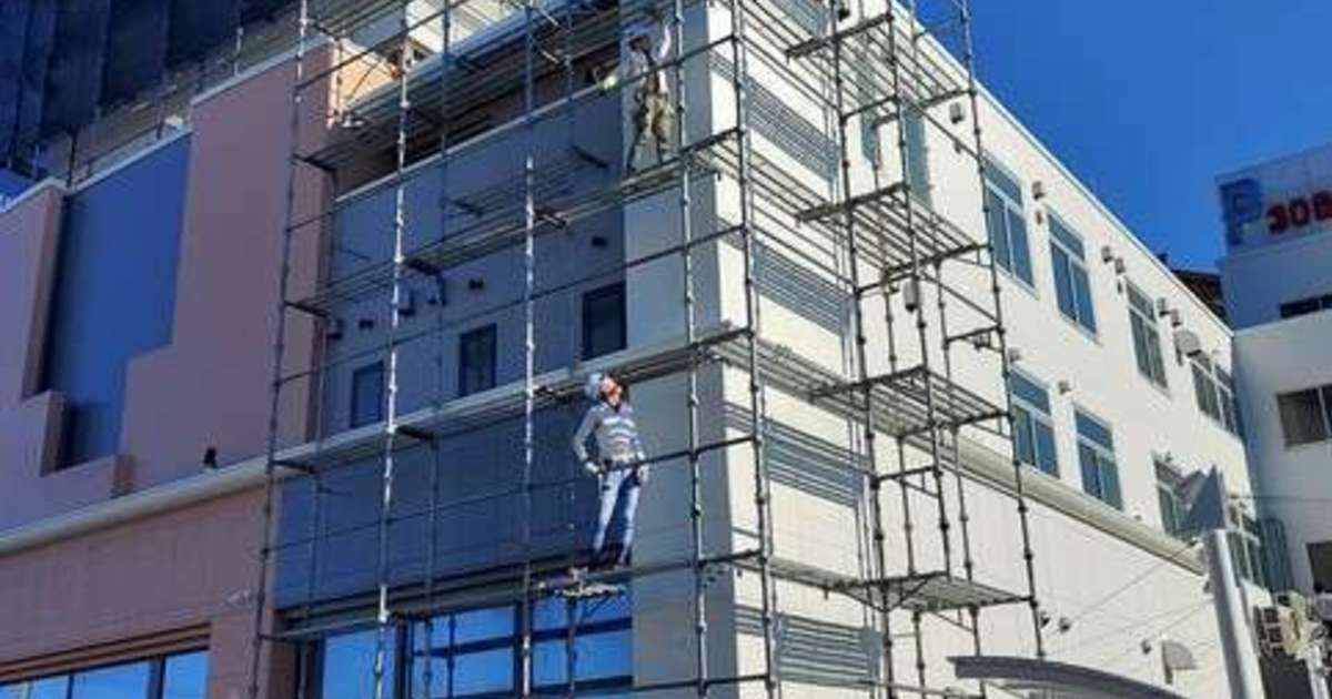 1700 中型物件足場施工風景 大阪府や奈良県 和歌山県で足場工事や外構工事 外壁工事 解体工事なら株式会社フットアップまで