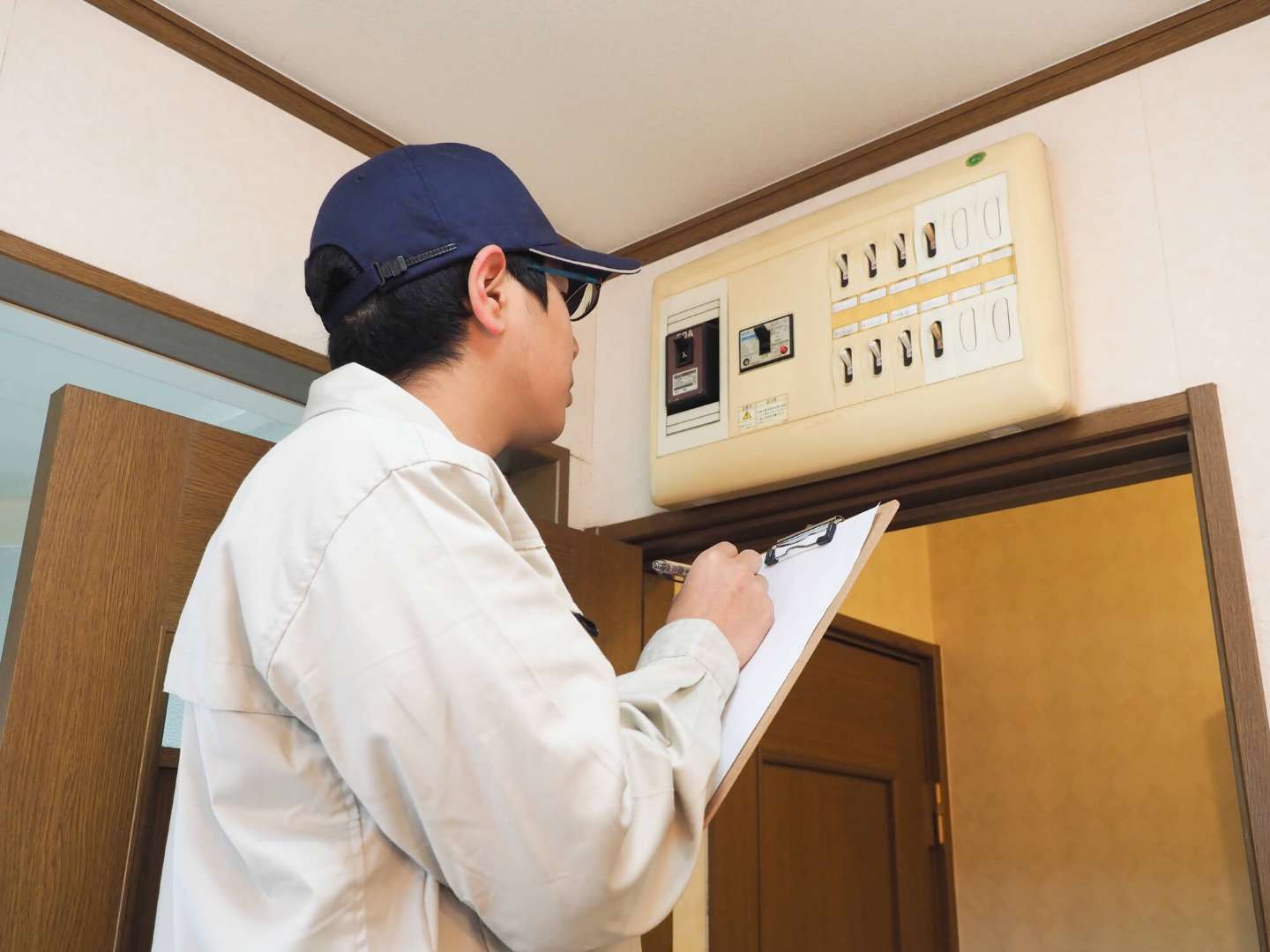 ブレーカーが頻繁に落ちるのは危険かも 原因と対処法を紹介 千葉県で電気工事なら和興電業株式会社まで