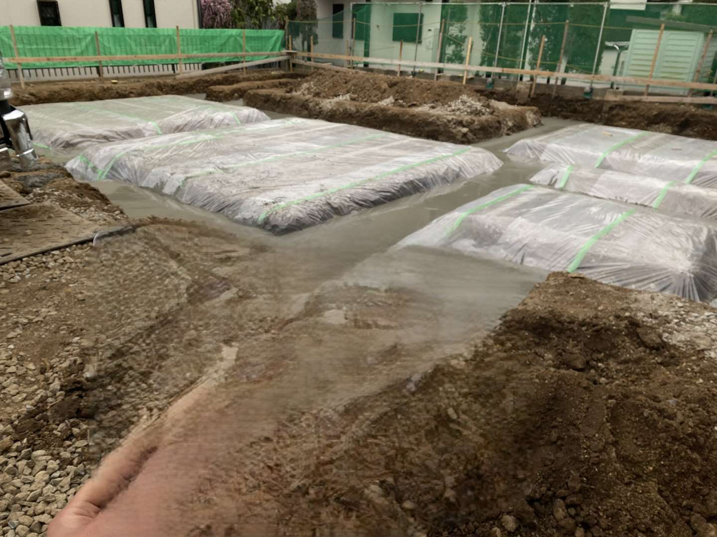 「捨てコン」って何を捨てるの？ 建築現場で誤解されがちな「捨てコンクリート」の重要な役割とは | 川崎市の庄司鳶工業株式会社で基礎工事・鳶工事 ...