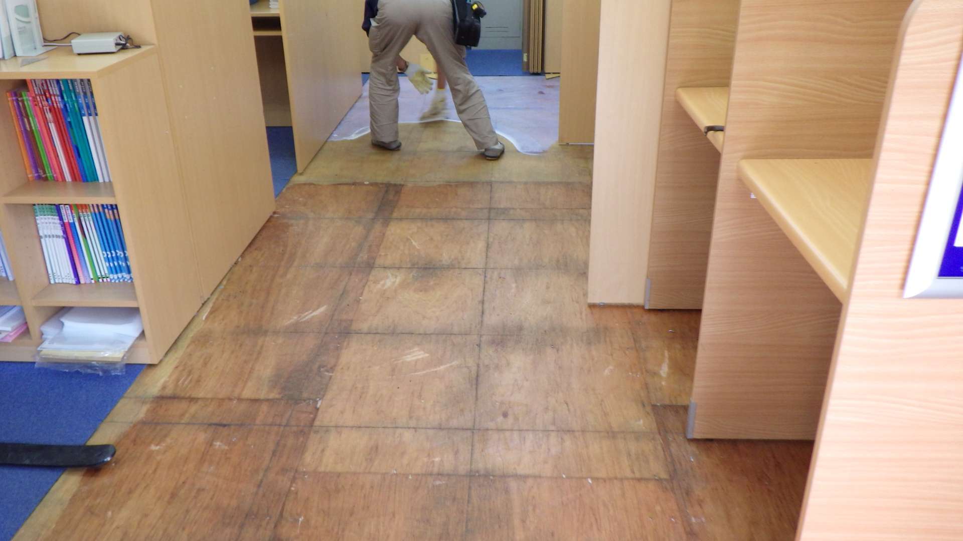 塾タイルカーペット張替 横浜市青葉区 横浜市のクロス 床 水回りなどの内装工事はデコジャパン株式会社 塾タイルカーペット張替 横浜市青葉区 横浜市のクロス 床 水回りなどの内装工事はデコジャパン株式会社