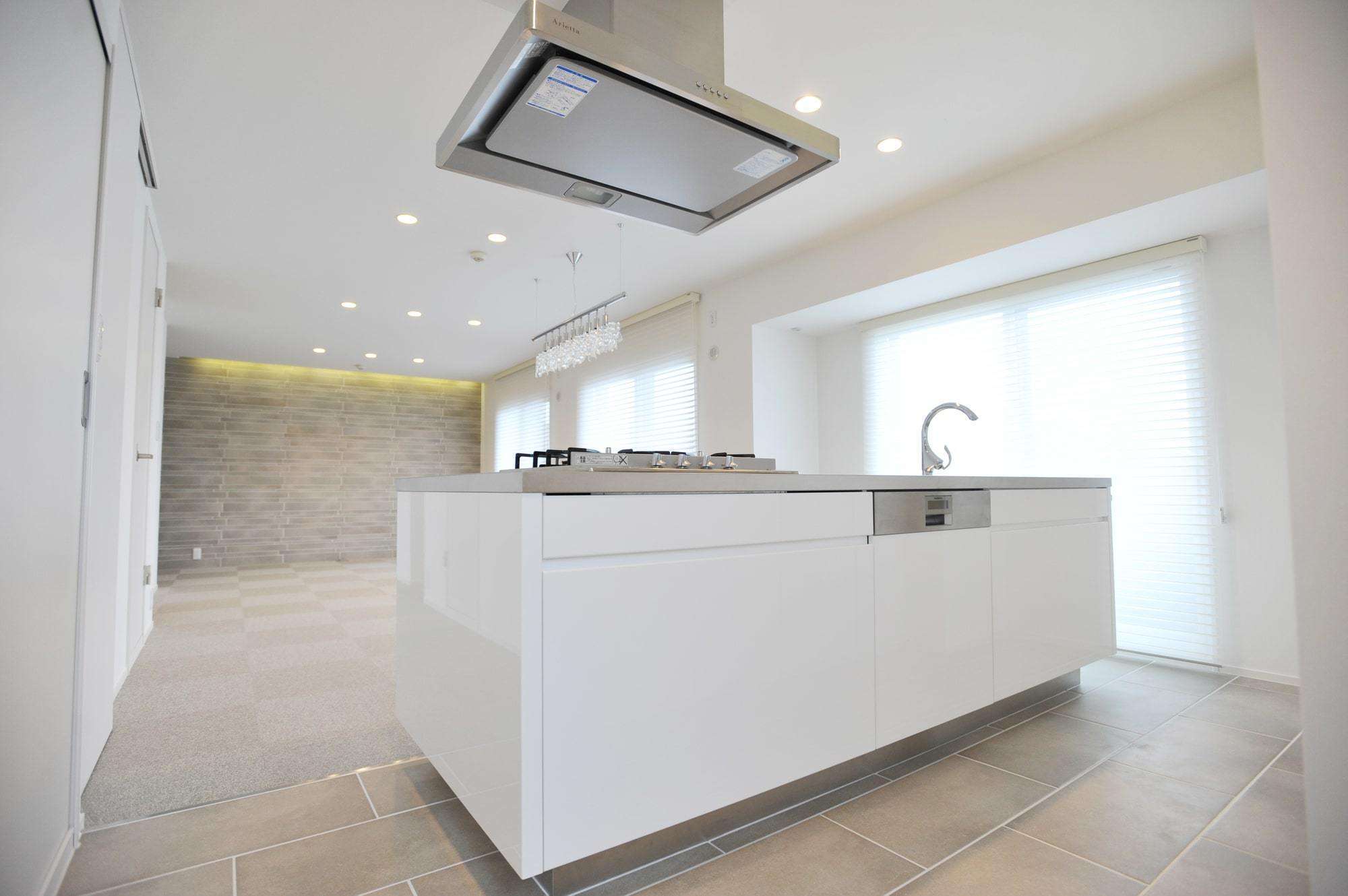 憧れのオープンキッチン アイランドキッチンのメリット デメリットとは 水道や水まわり修理 住宅工事は静岡県掛川市の神谷設備