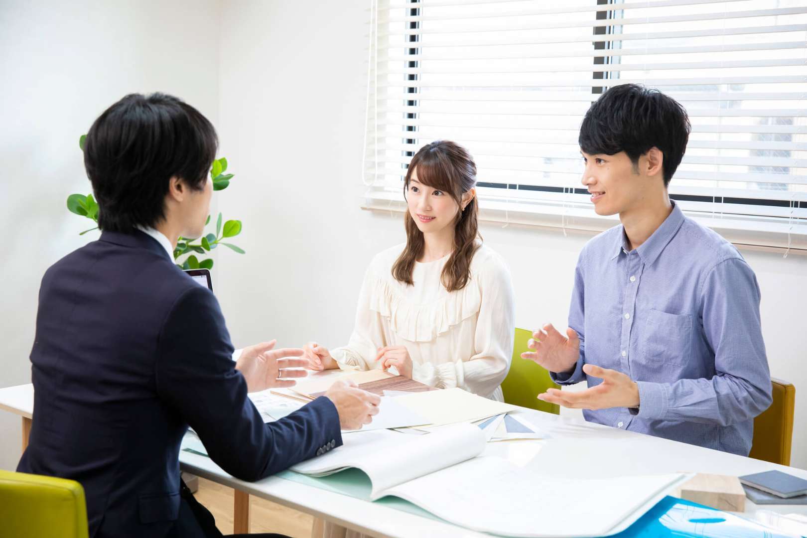 工務店と大手ハウスメーカーに依頼する違いとは? 黒建は埼玉・千葉・神奈川・茨城でリノベーション工事をお請けしています 工務店と大手ハウスメーカーに依頼する違いとは? 黒建は埼玉・千葉・神奈川・茨城でリノベーション工事をお請けしています