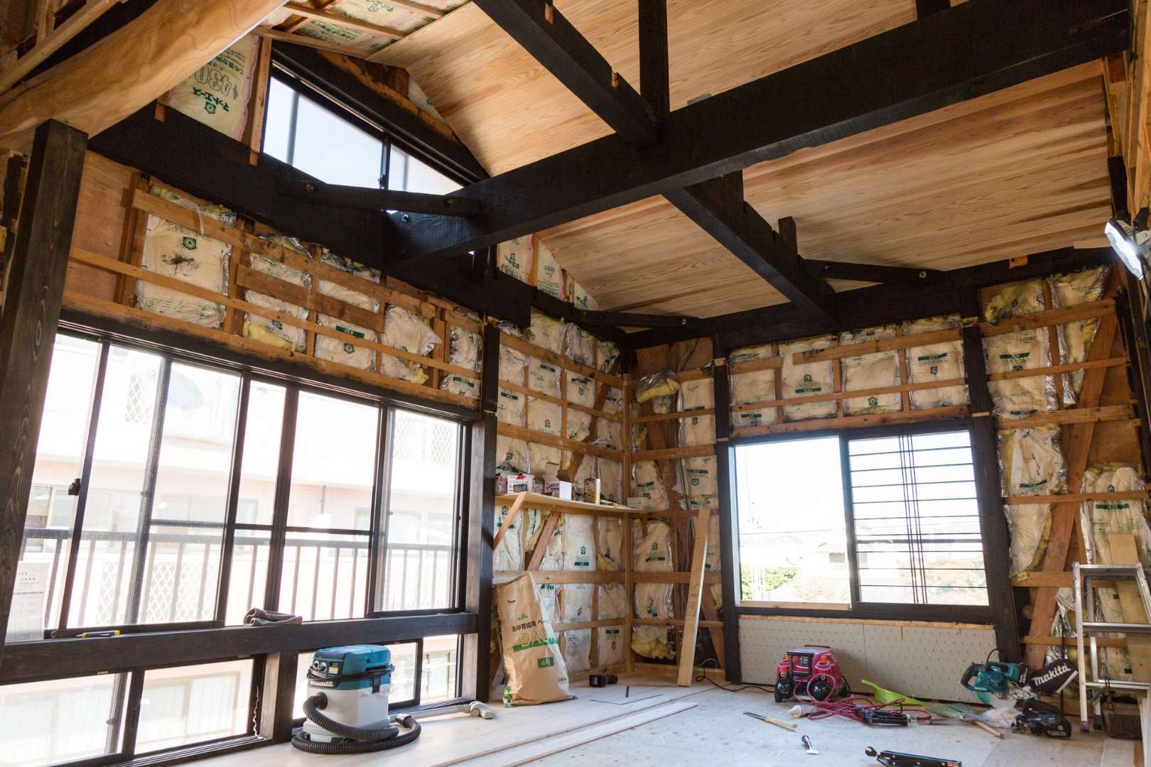 古民家リノベーションを味わい深い無垢材で 東京都世田谷区の新築工事 リフォーム 川津工務店株式会社