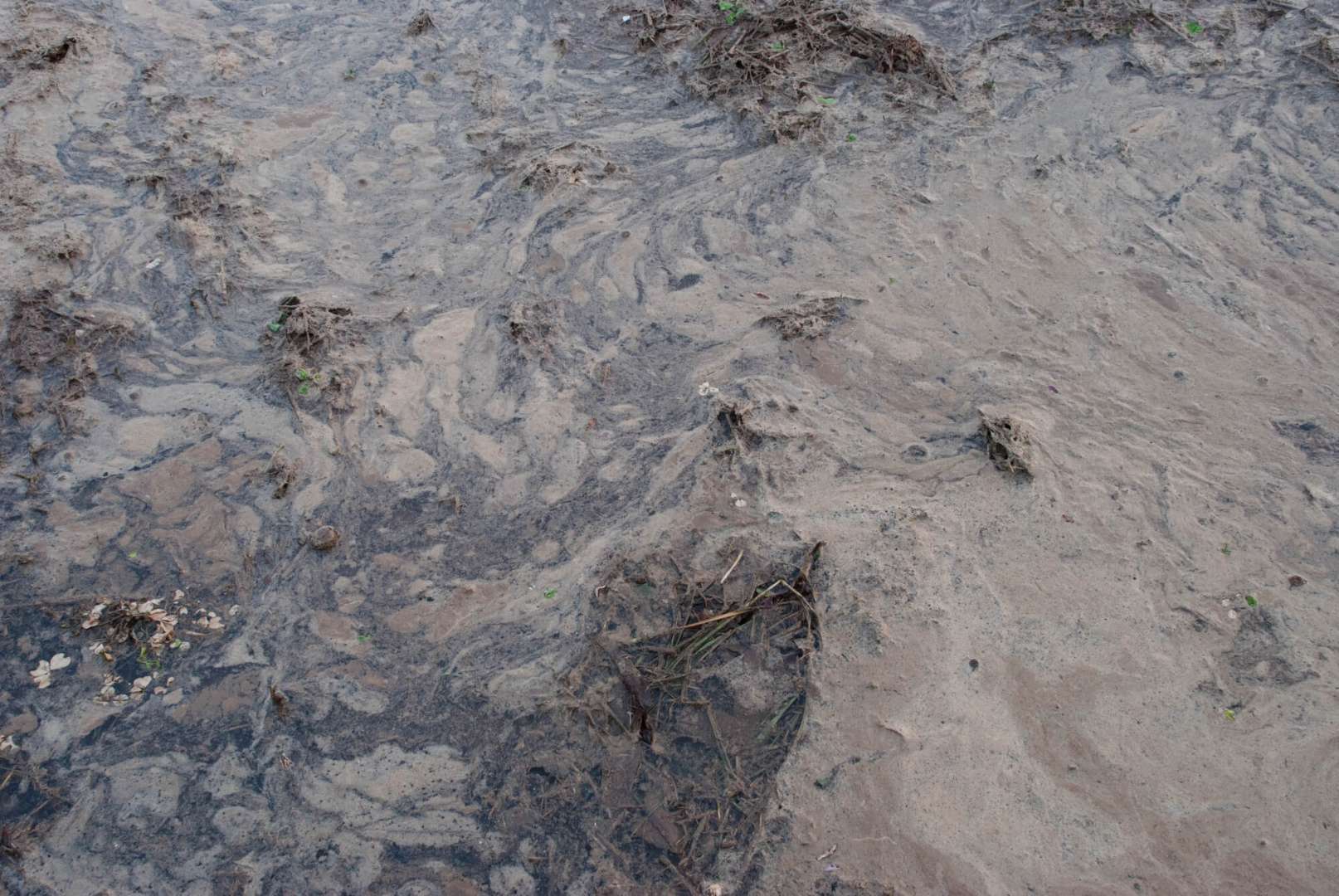 工場などで排出される汚泥は産業廃棄物！処理は専門業者に依頼を！ 茨城県の産業廃棄物回収・リサイクルは北茨城市の元クリーンまで