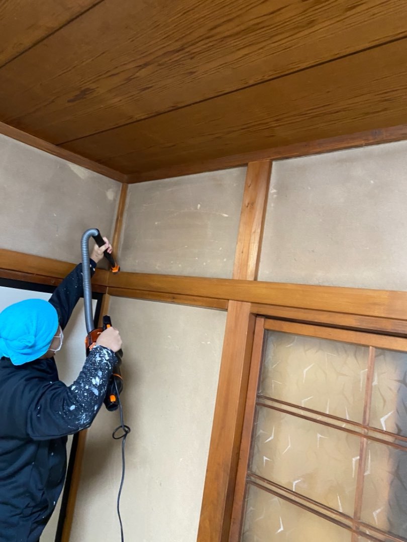 居間の砂壁塗装 内装塗装 外壁 屋根塗装は神奈川県相模原市の原田美装