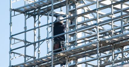 鳶職人 | 完全週休2日も選べる!現場の主役として年収1000万を稼ぐ鳶職 | 月給制&残業なし