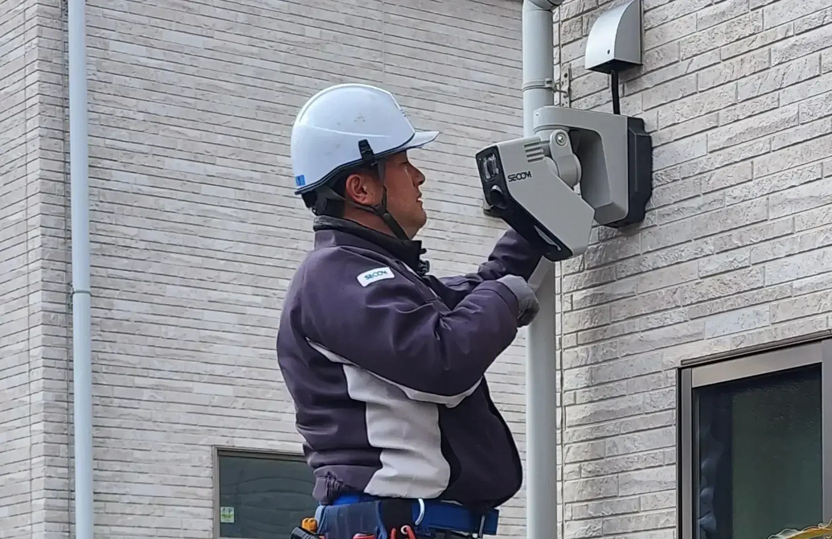 未経験歓迎/防犯カメラ・防災機器の現場作業スタッフ/年2回賞与×週末休みOK×転勤無し/大手警備会社案件多数