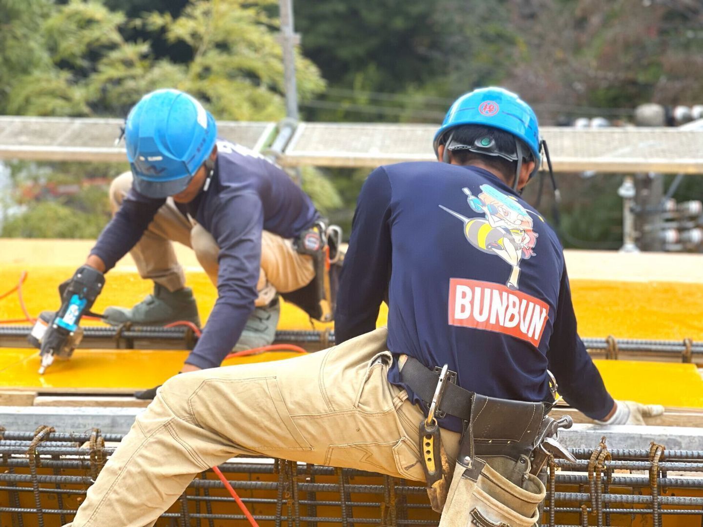 【日給1.1万〜＋賞与】未経験歓迎の型枠大工／寮完備＆車貸出で新生活を応援！｜宇治市