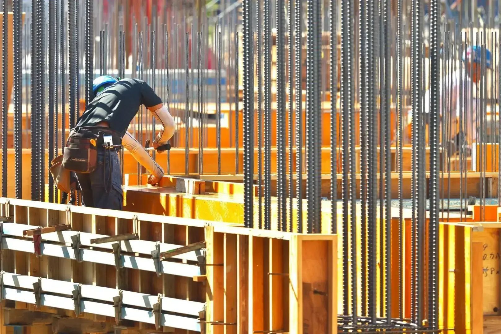 【経験者優遇】暮らしを支えるプロへ。あなたの技術、ここで活かしませんか？型枠職人募集中！