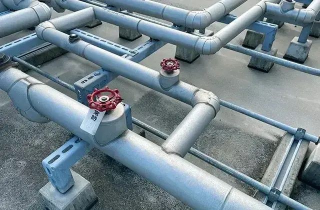 【未経験歓迎】設備工事作業員・施工管理／年間休日120日以上／ワークライフバランス良好／転勤なし