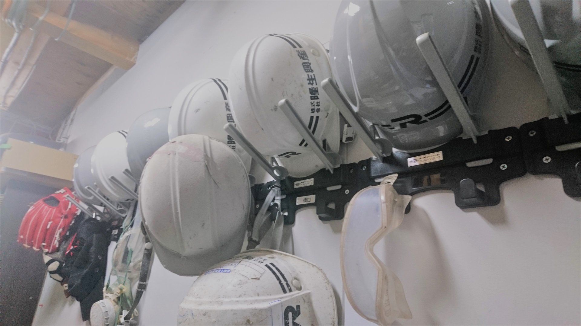 【経験者優遇】塗装・防水の現場スタッフ／鹿児島市／日給1.1万円～＆賞与年2回！月収30万・年収410万可／家族手当・退職金あり