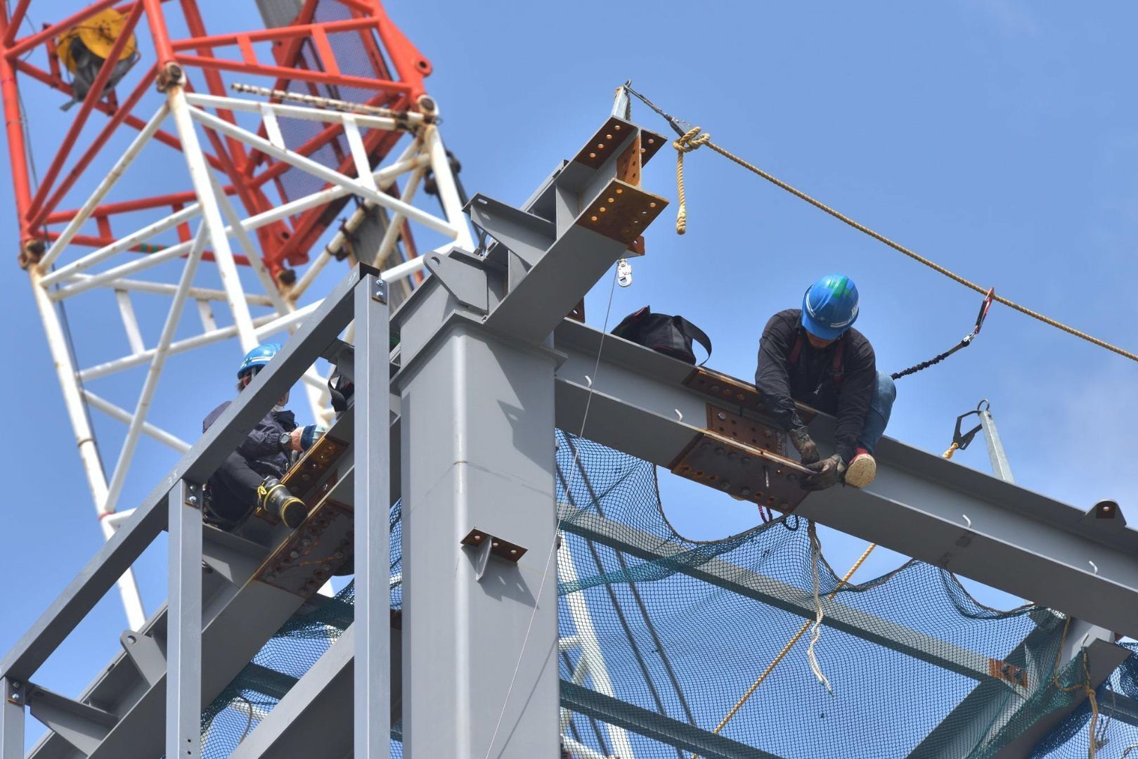 【未経験歓迎／月22万～】出張時は「宿・3食」会社負担！生活費ゼロで貯金も捗る鳶職／大牟田