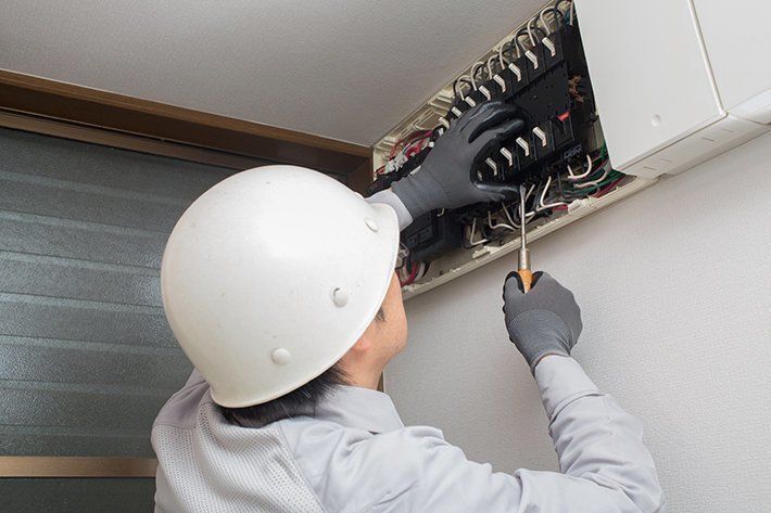 【経験者歓迎】「強電」も「弱電」も。エレベーターからLANまで操る電気工事士／創業30年の安定企業／千葉市